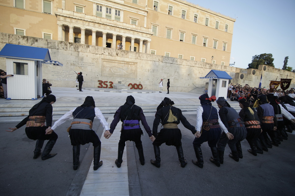 Σάλος! Εξαίρεσαν τη Γενοκτονία των Ποντίων από τη διδακτέα ύλη στη Γ΄ Λυκείου – Συλλαλητήριο των Ποντίων στο Σύνταγμα