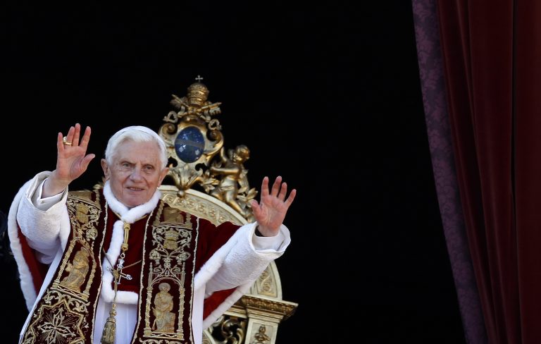 Γιατί παραιτήθηκε ο Πάπας; Τα σενάρια… συνωμοσίας