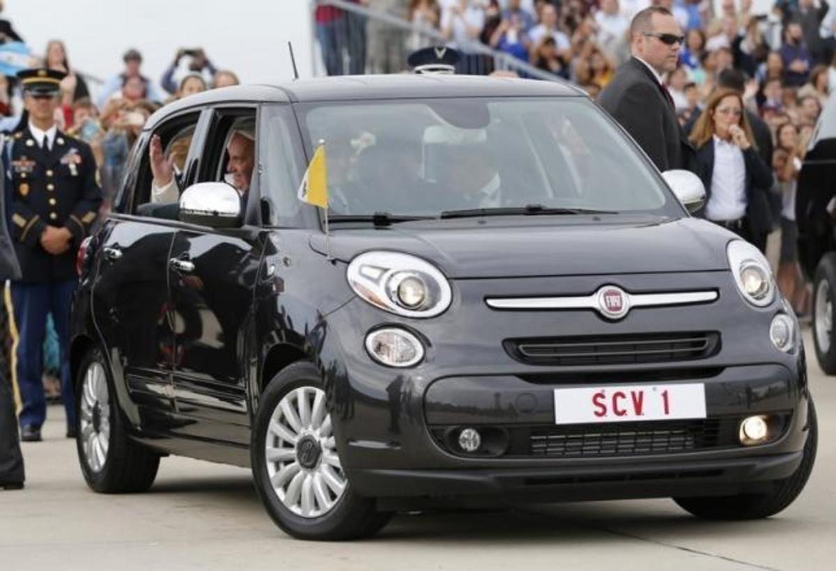 Σε δημοπρασία το Fiat του Πάπα!