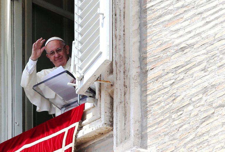 Το μήνυμα του Πάπα Φραγκίσκου για τον αποκεφαλισμό του ιερέα στη Γαλλία