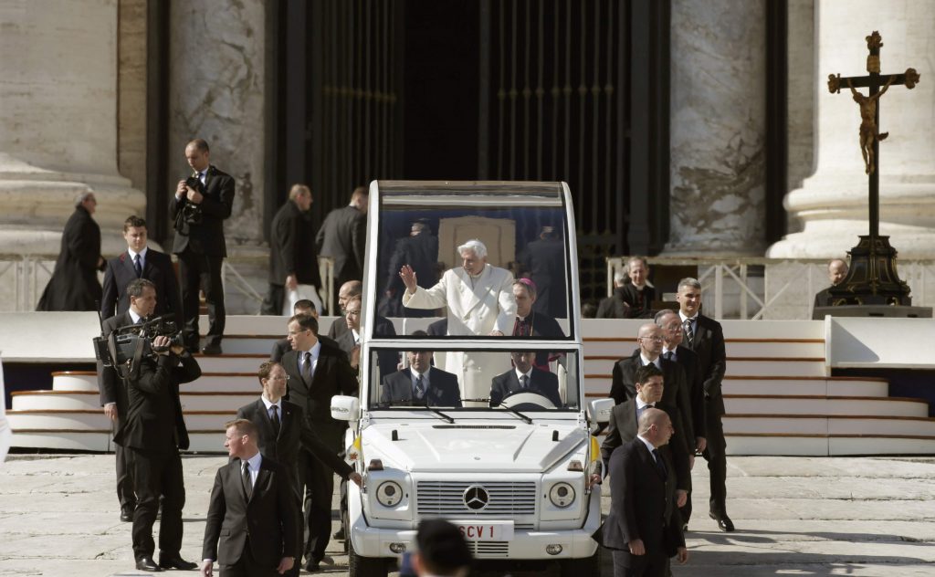 «Βούλιαξε» το Βατικανό στην τελευταία ακρόαση του Πάπα (ΦΩΤΟ)