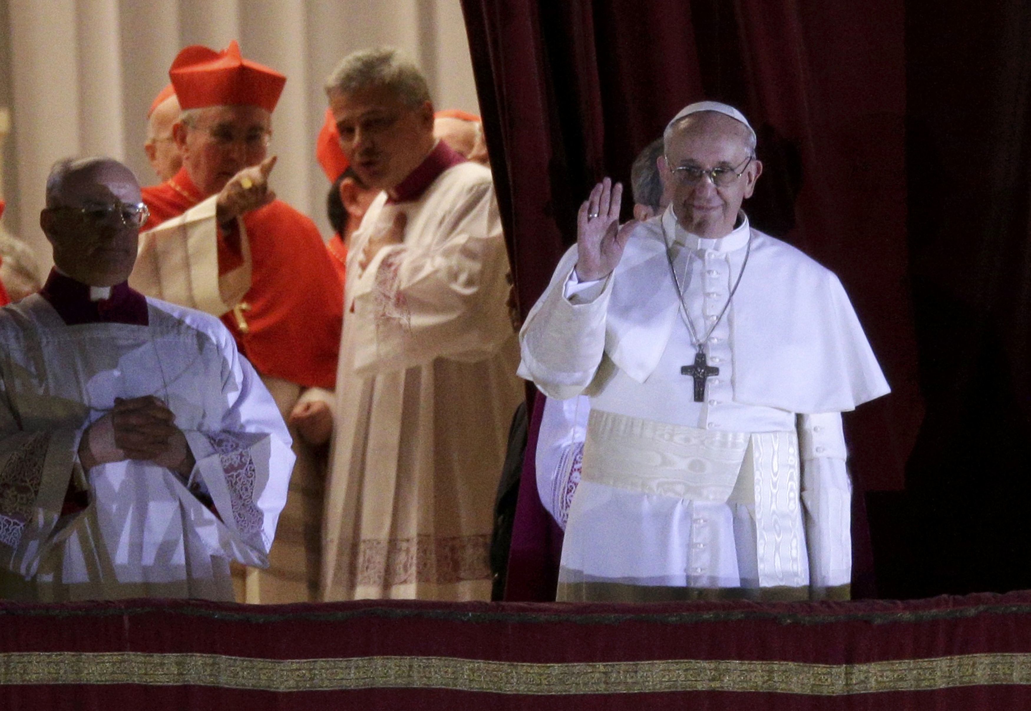 Ο Πάπας με τον μισό πνεύμονα και την πρώην αρραβωνιαστικιά – Άγνωστες πτυχές της ζωής του νέου Ποντίφηκα