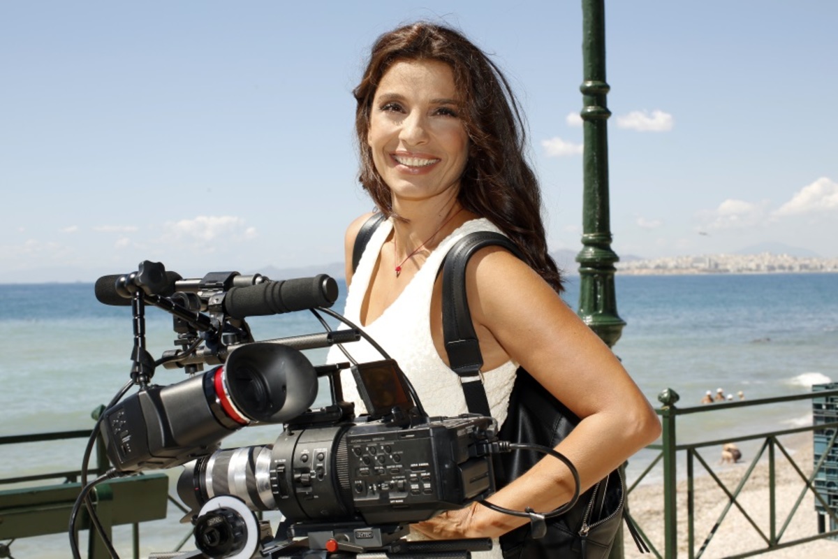 Η Πόπη Τσαπανίδου βγήκε στο δρόμο (ΒΙΝΤΕΟ)