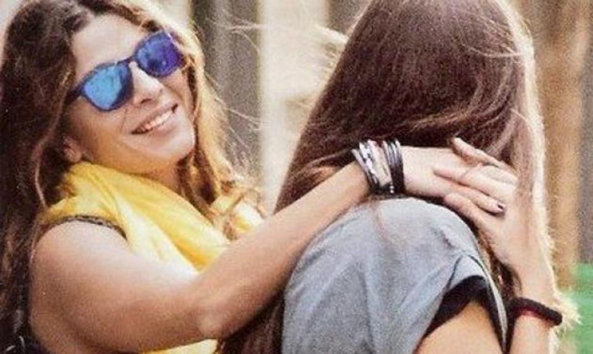 Πόπη Τσαπανίδου: Σχεδίασε τσάντα με τις κόρες της