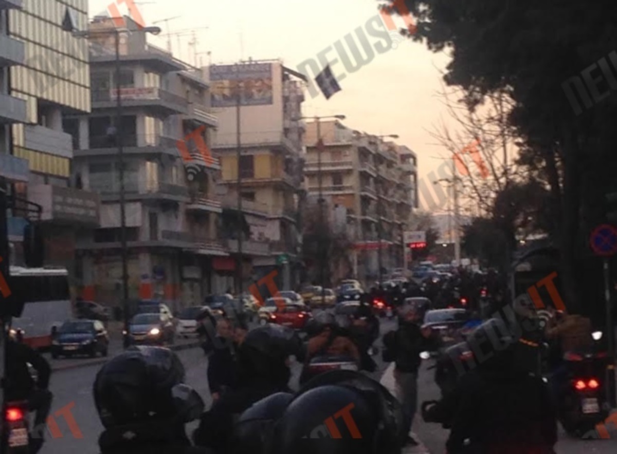 Μοτοπορεία στο κέντρο της Αθήνας για τους απεργούς πείνας