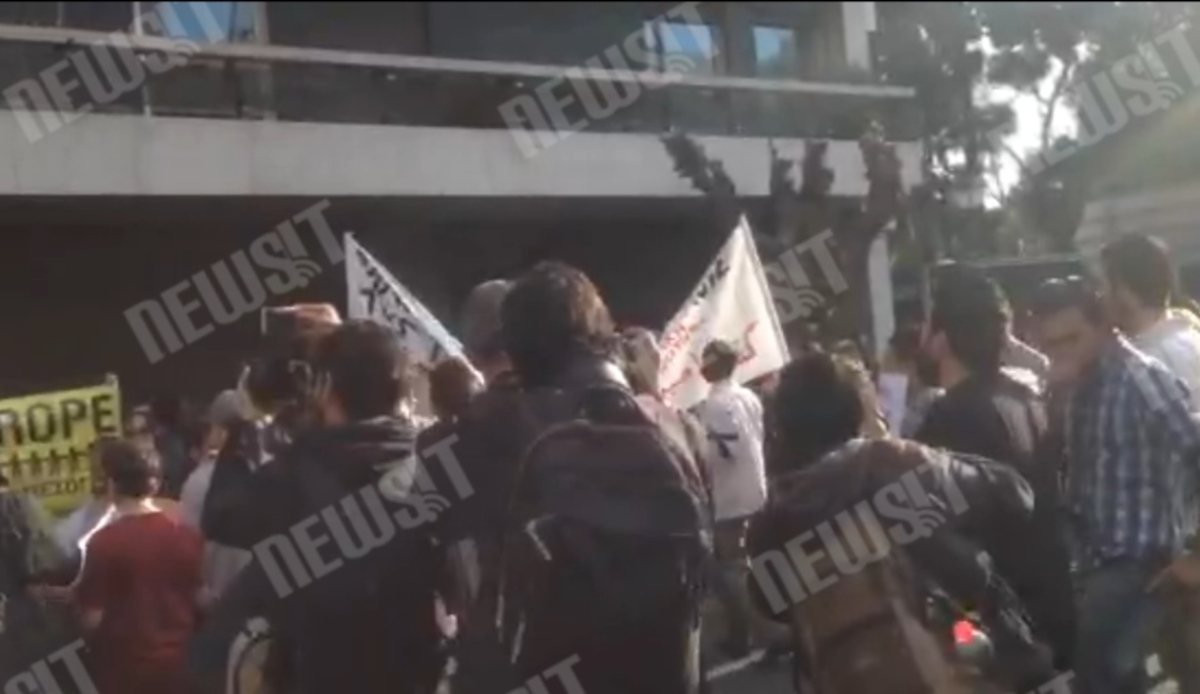 Πορεία μεταναστών στο κέντρο