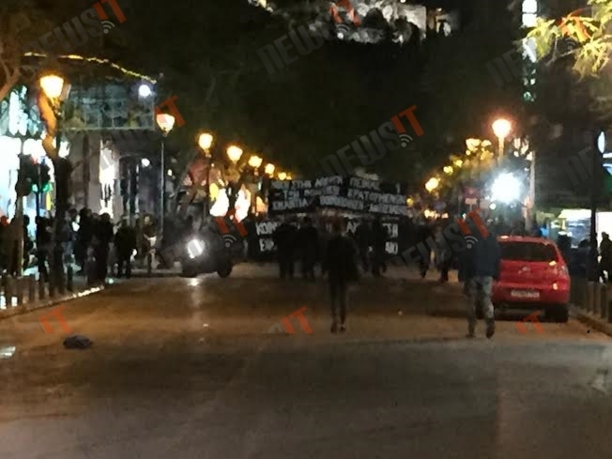 Πορεία αντιεξουσιαστών προς την Νομική – Φωτό