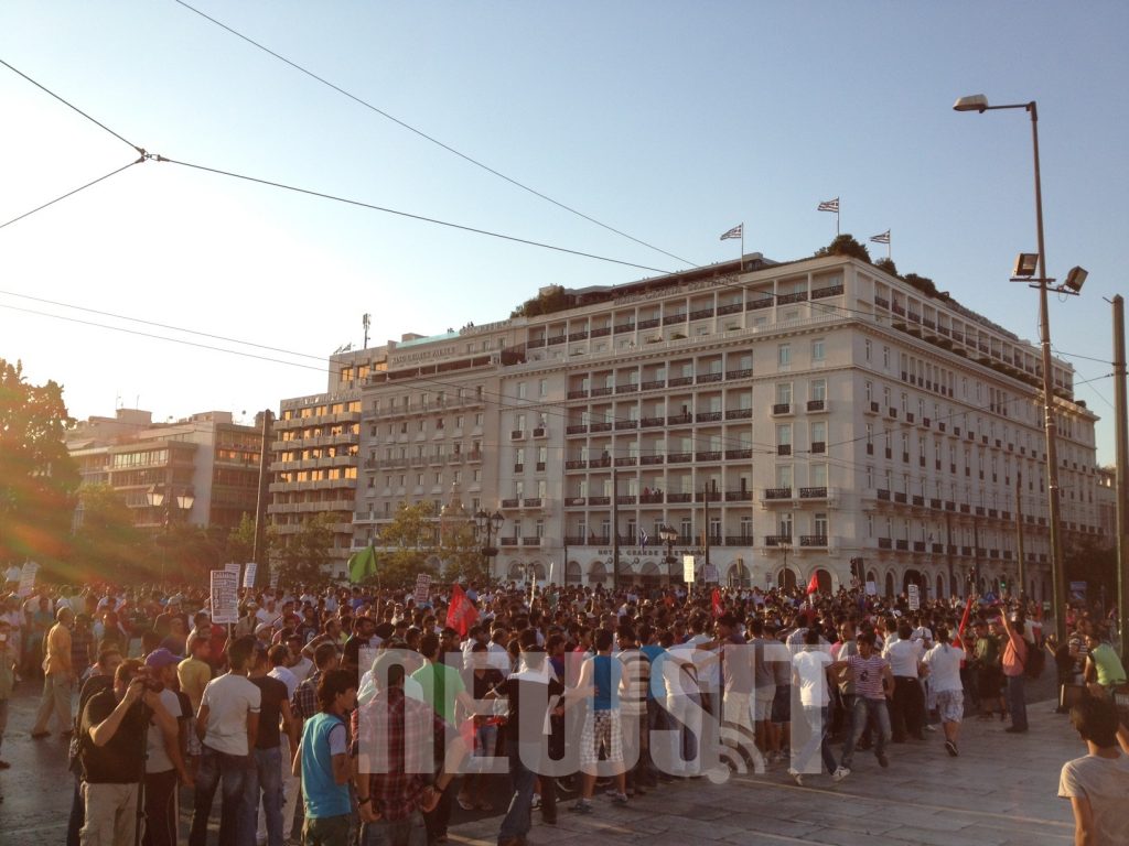 Ένταση κι ένας τραυματισμός στο αντιρατσιστικό συλλαλητήριο – ΦΩΤΟ NEWSIT