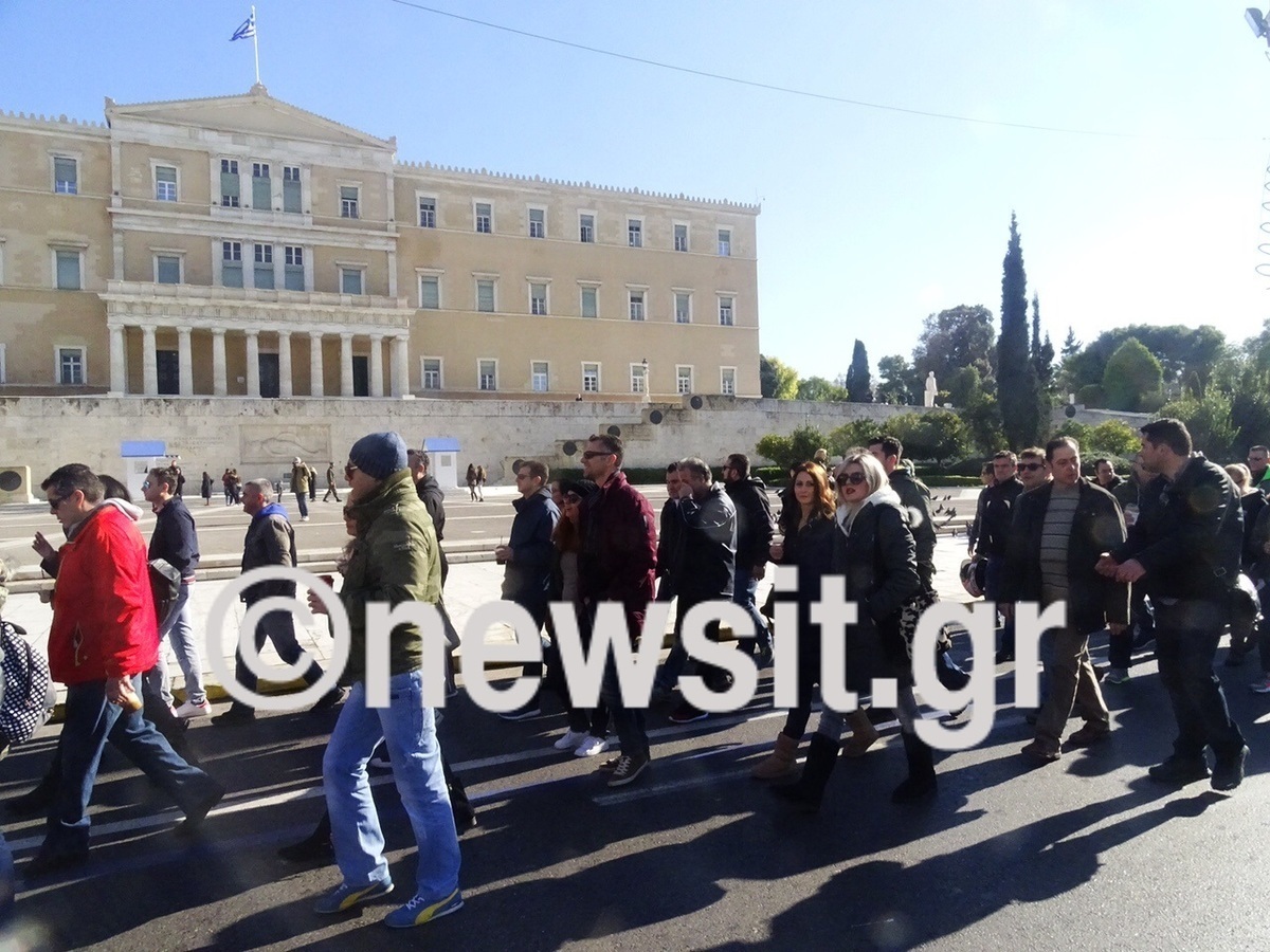 Καζίνο Πάρνηθας: Ένταση ανάμεσα στους εργαζόμενους και αντιπρόσωπο του ΣΥΡΙΖΑ [pics, vids]
