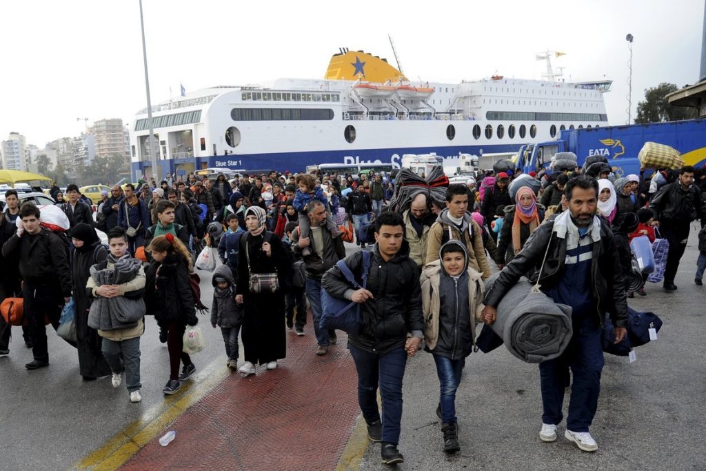 Πορεία προσφύγων στον Πειραιά – «Ανοίχτε τα σύνορα, είμαστε άνθρωποι»