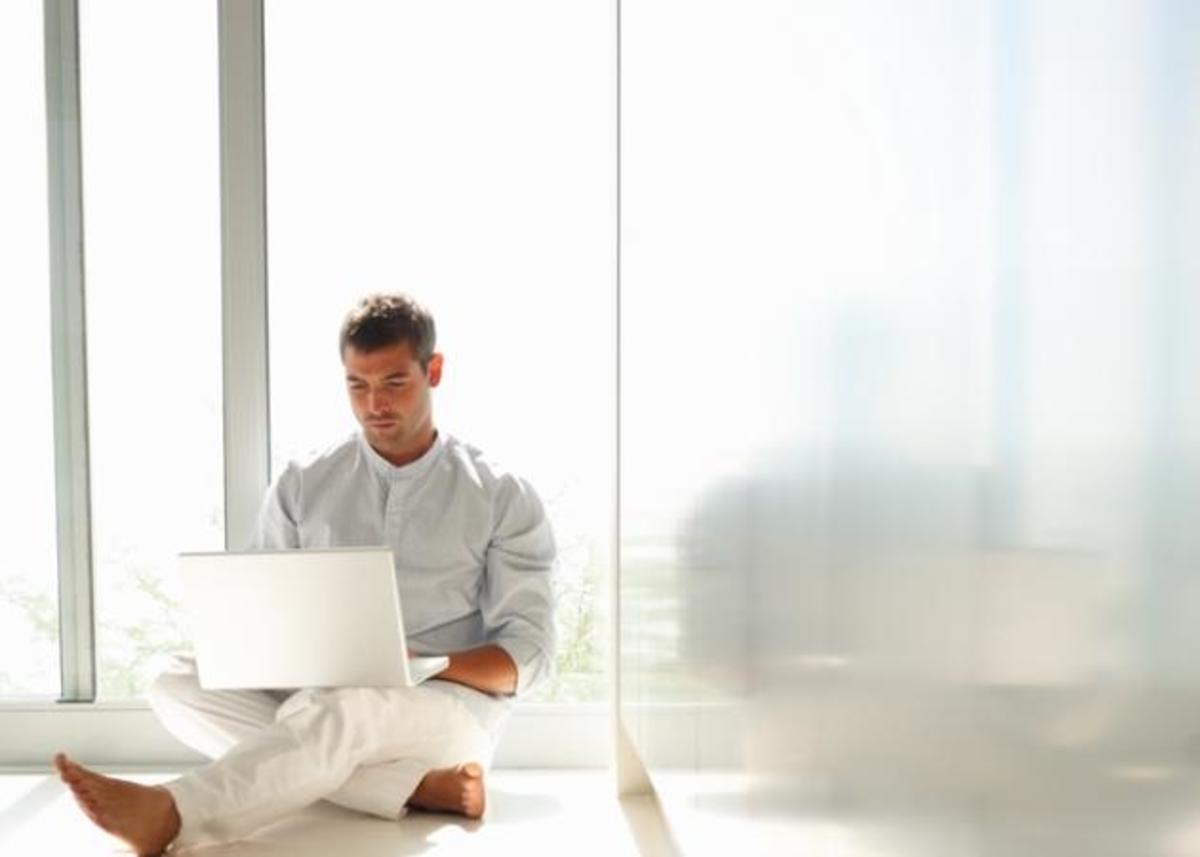 Mήπως ο σύντροφός σου είναι εθισμένος στο διαδικτυακό πορνό; Τσέκαρε τα σημάδια…