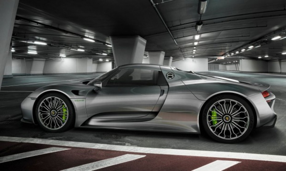 Όλα τα μυστικά της Porsche 918 Spyder σε ένα 3D video