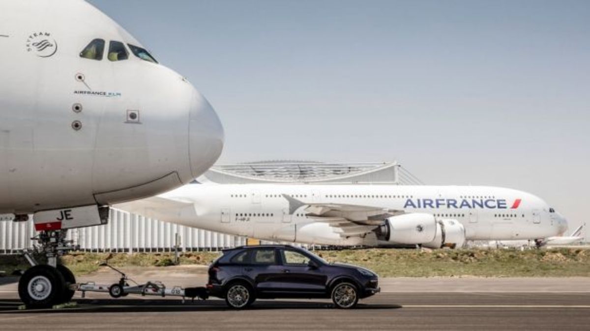 Porsche Cayenne σέρνει ένα… Airbus A380 και κάνει ρεκόρ! [vid]