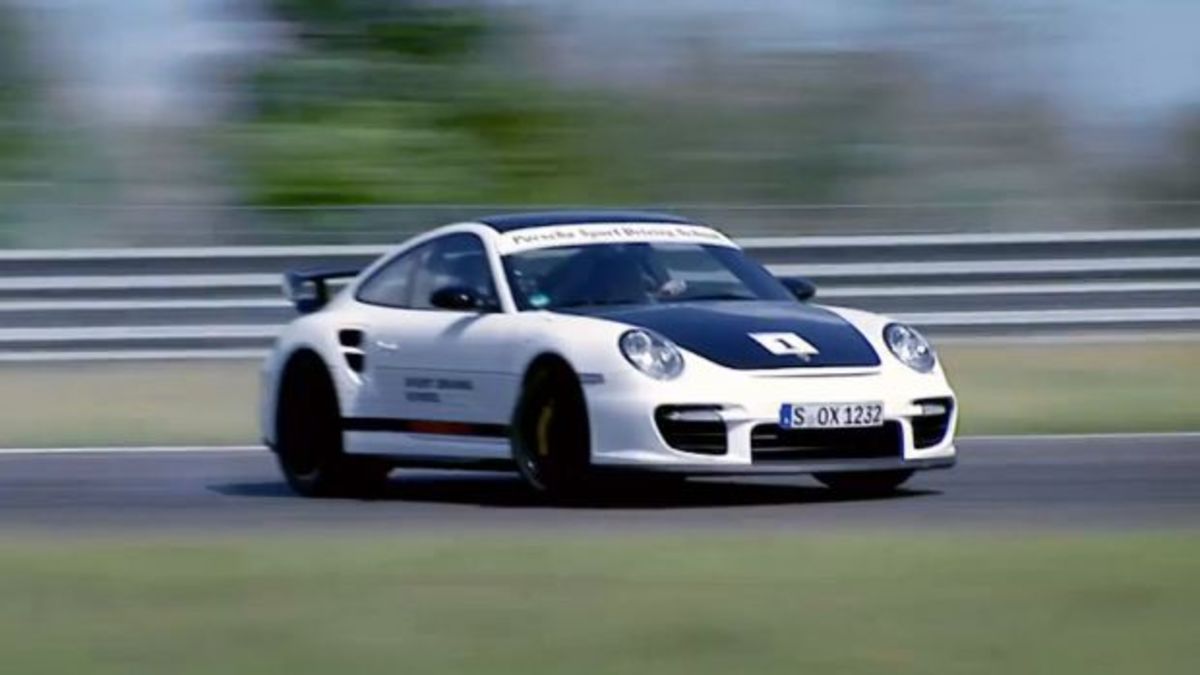 Η σχολή οδήγησης της Porsche κλείνει τα 40 (VIDEO)