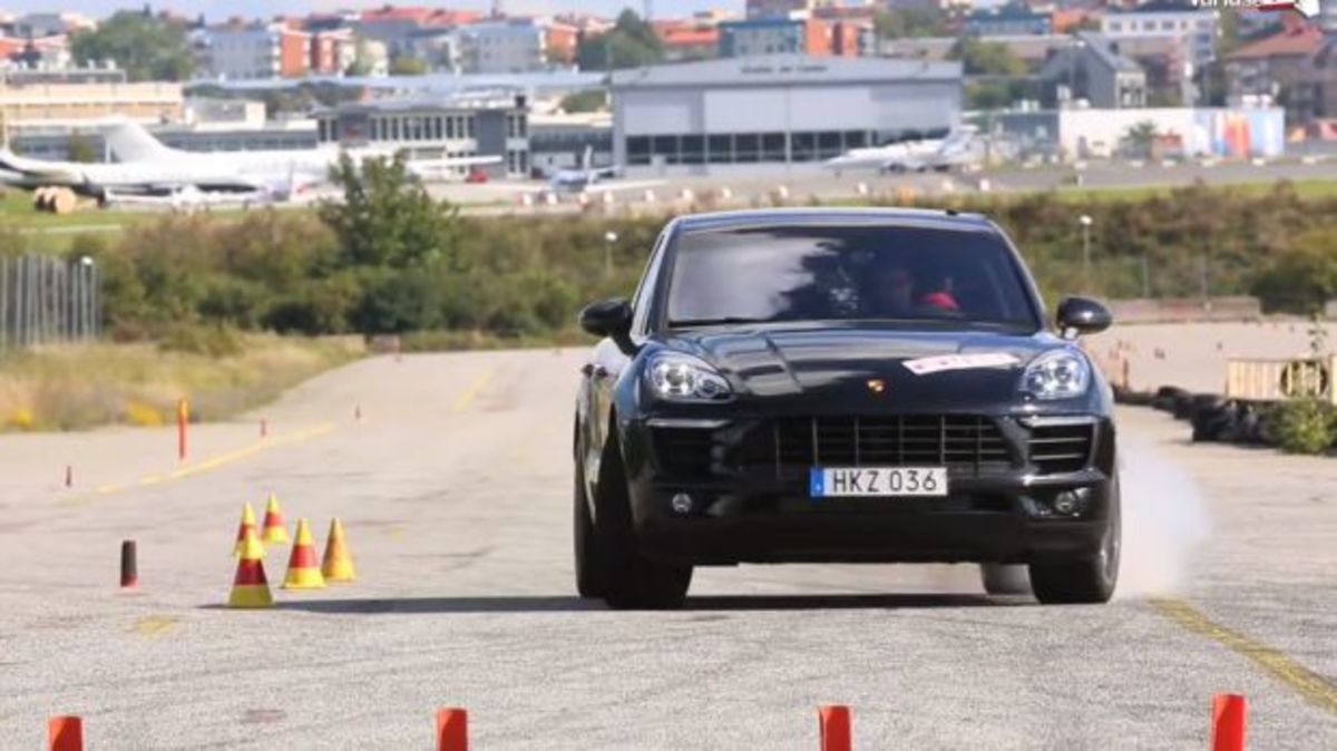 Δυσκολεύεται η Porsche Macan στο τεστ ταράνδου; (VIDEO)