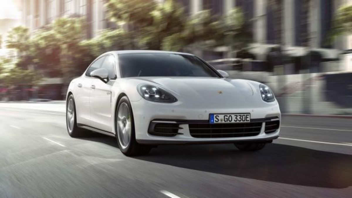 Το νέο μοντέλο της Porsche που καίει λιγότερο και από… scooter! [vid]