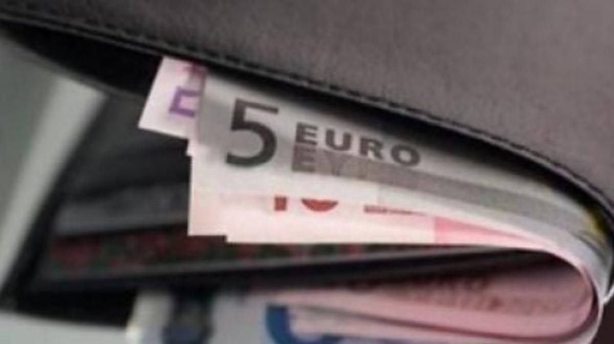 Δυο μετανάστες βρήκαν και επέστρεψαν πορτοφόλι με κάρτες και 200 ευρώ