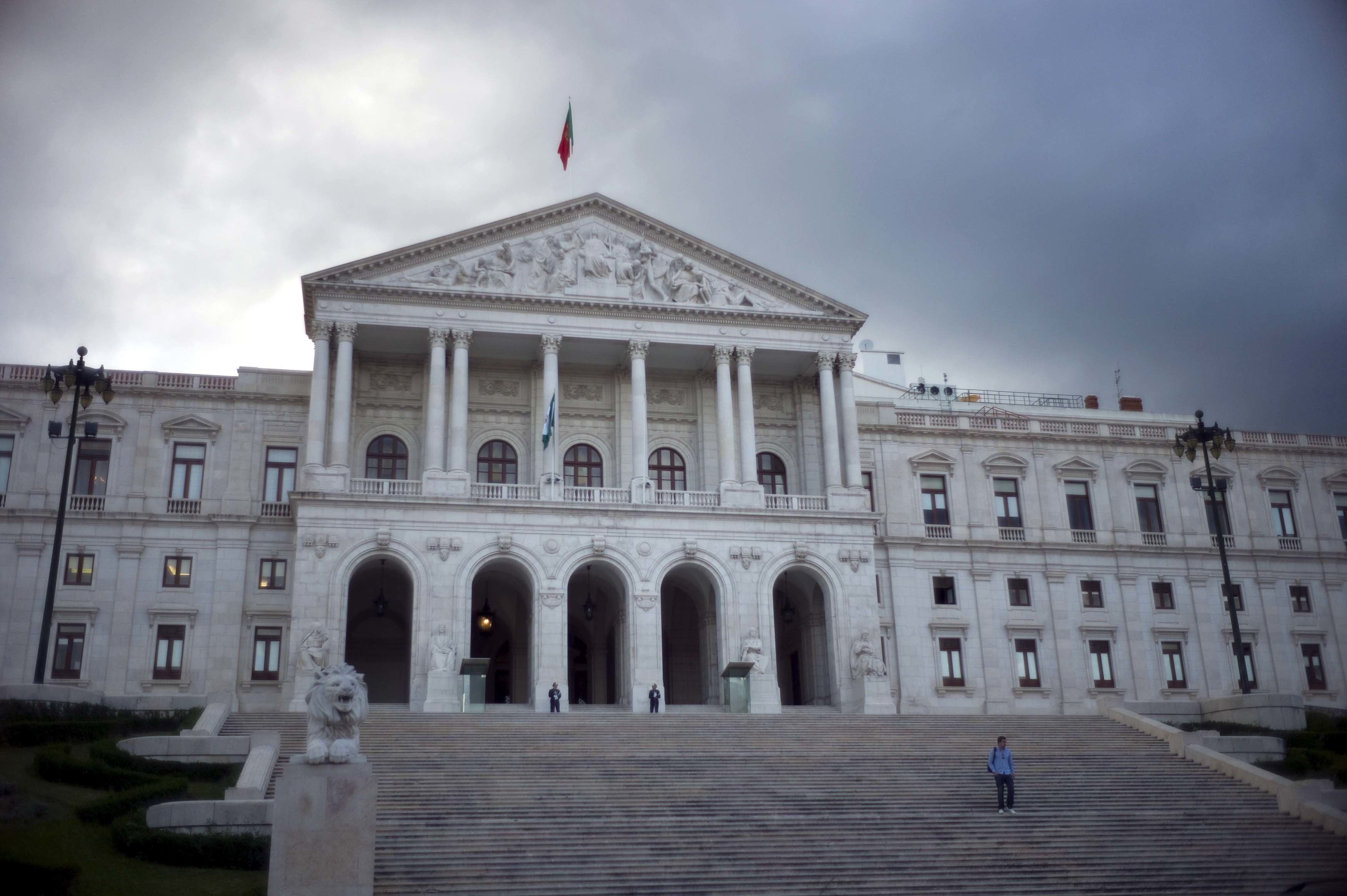 Η τρόικα καταφθάνει στην Πορτογαλία
