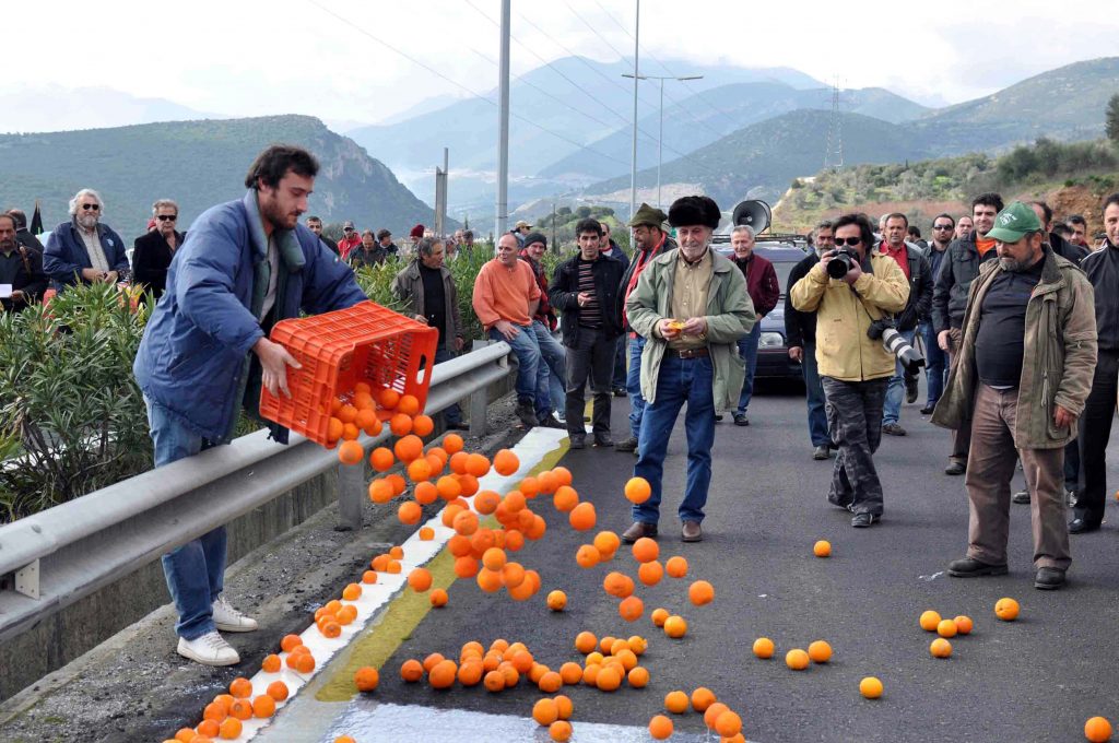 Αποφασισμένοι να συνεχίσουν τις κινητοποιήσεις τους οι πορτοκαλοπαραγωγοί  - ΦΩΤΟ EUROKINISSI