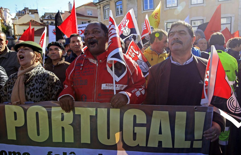 Στους δρόμους κατεβαίνει όλη η Πορτογαλία