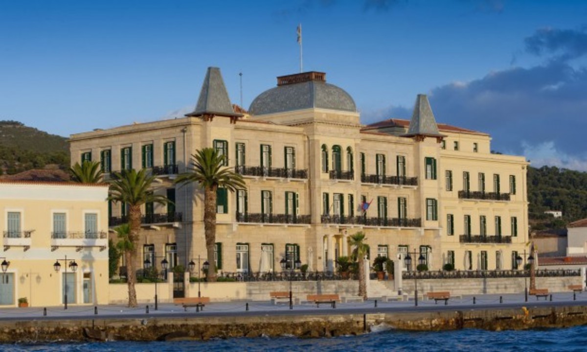 Αγώνας κλασσικών αυτοκινήτων στις Σπέτσες