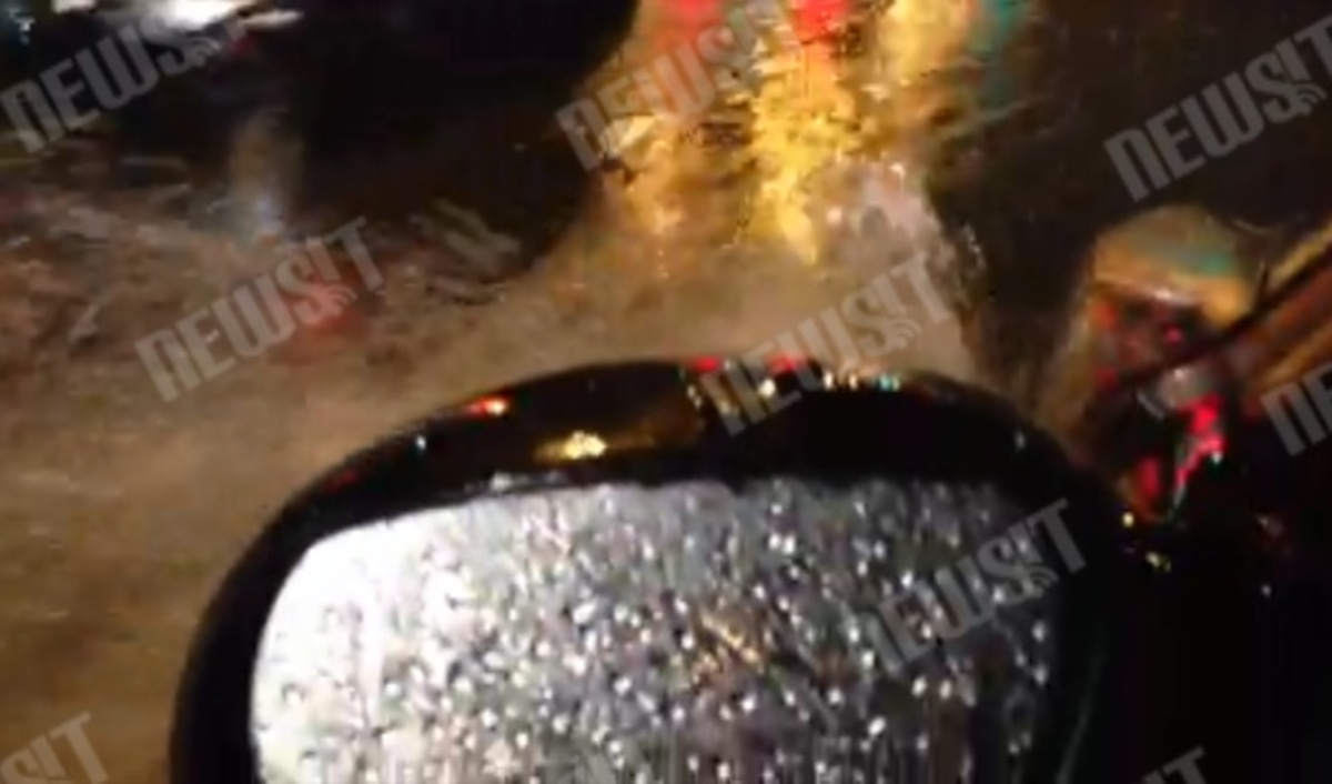 Γεμίζει νερό η Ποσειδώνος