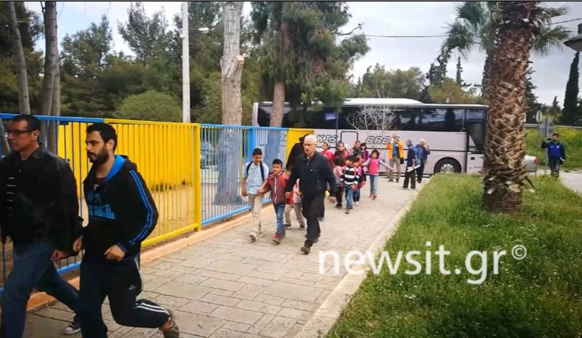 Ελευσίνα: Προσφυγόπουλα σε σχολείο