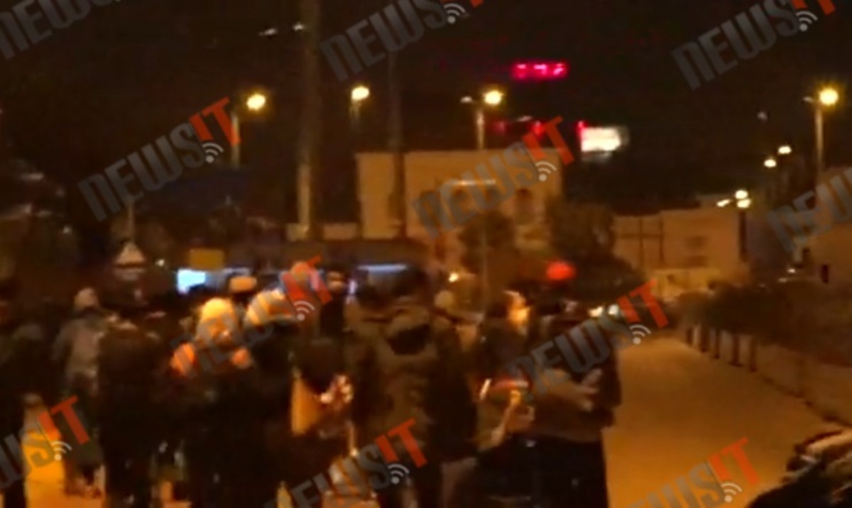 Πειραιάς: Φεύγουν οι πρόσφυγες
