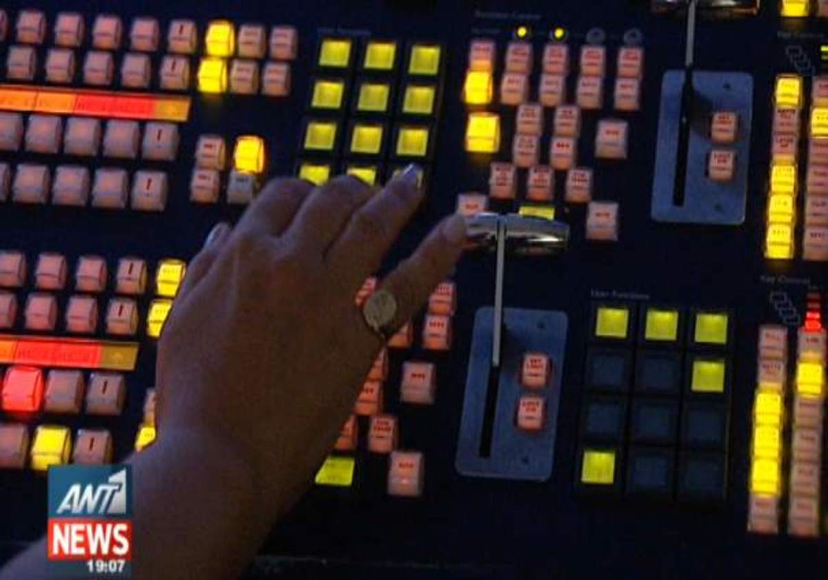 ”Πόλεμος” για τηλεοπτικές άδειες