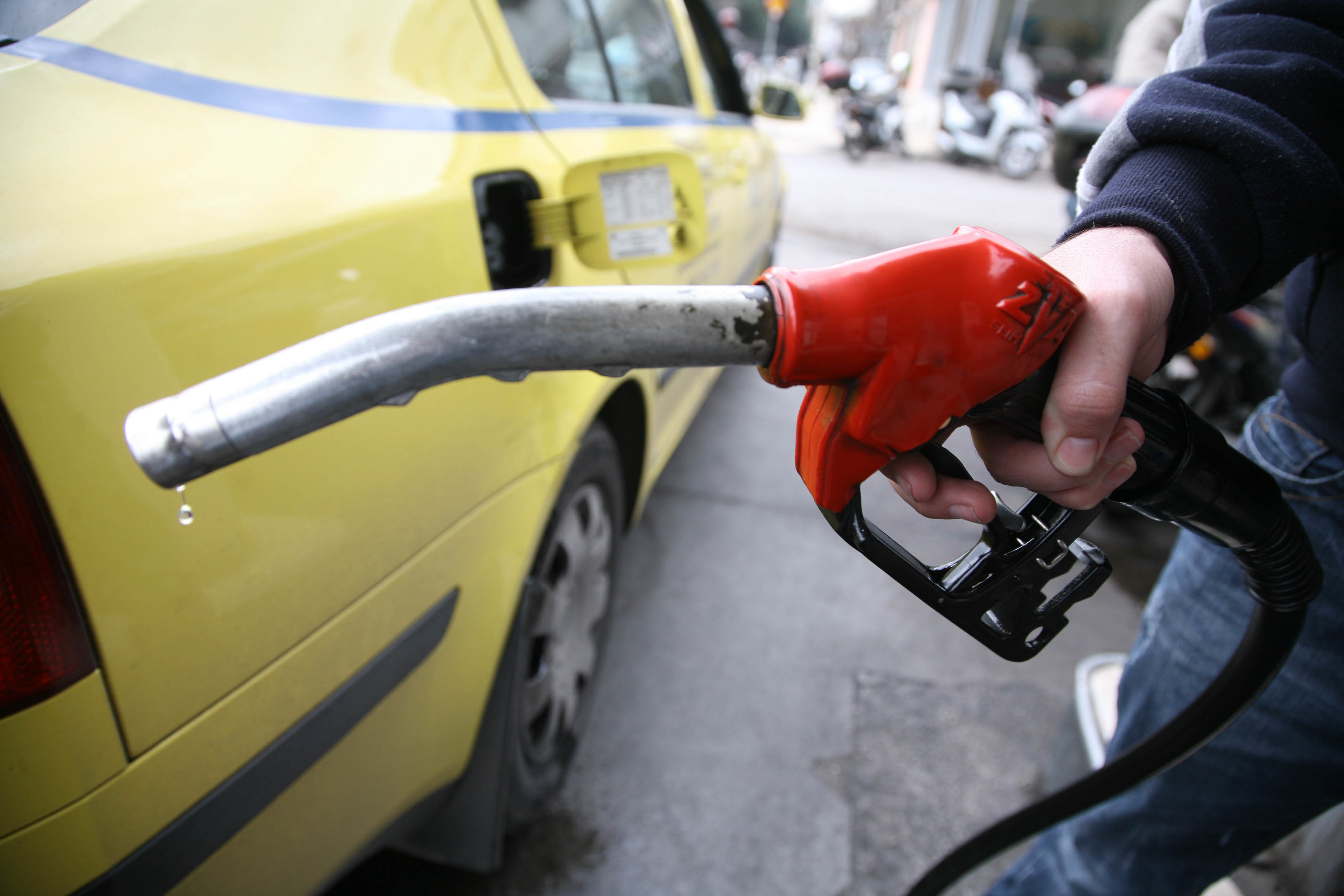 Τα φθηνότερα και τα ακριβότερα πρατήρια για βενζίνη