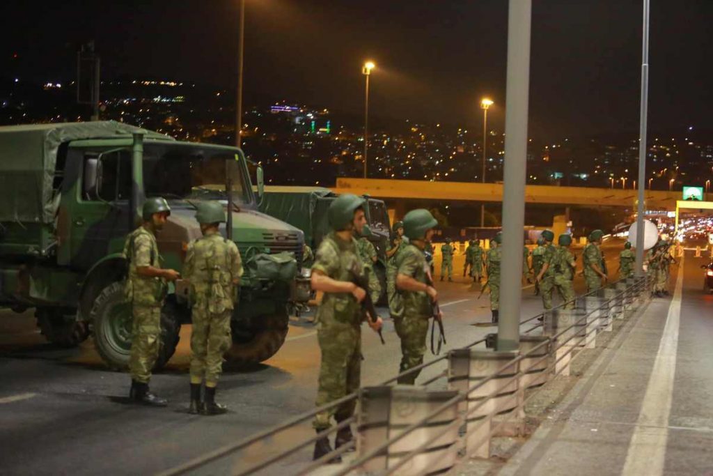 Πραξικόπημα στην Τουρκία: Όμηρος ο αρχηγός των τουρκικών ενόπλων δυνάμεων
