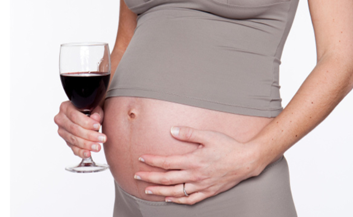 Έγκυες: μείνετε μακρυά ακόμη και από 1 ποτήρι κρασί