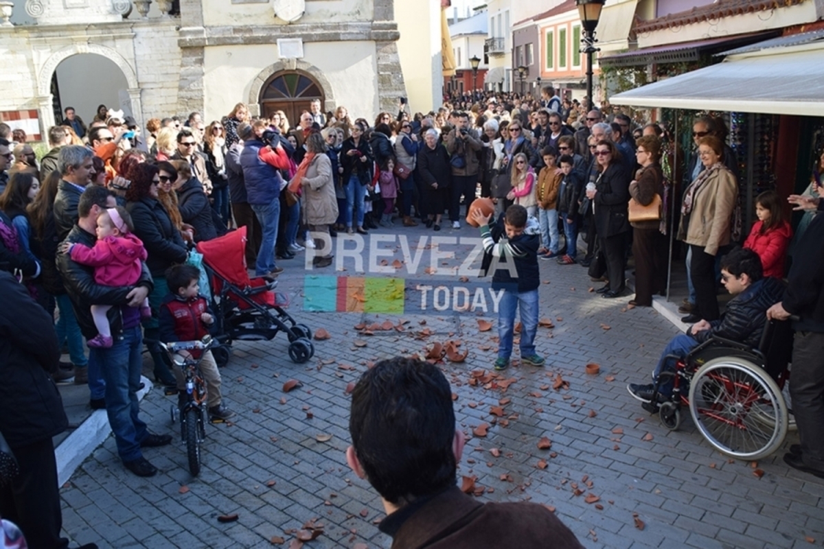 Πρέβεζα: Έσπασαν τα μπότια και γιόρτασαν την Πρώτη Ανάσταση (ΒΙΝΤΕΟ)