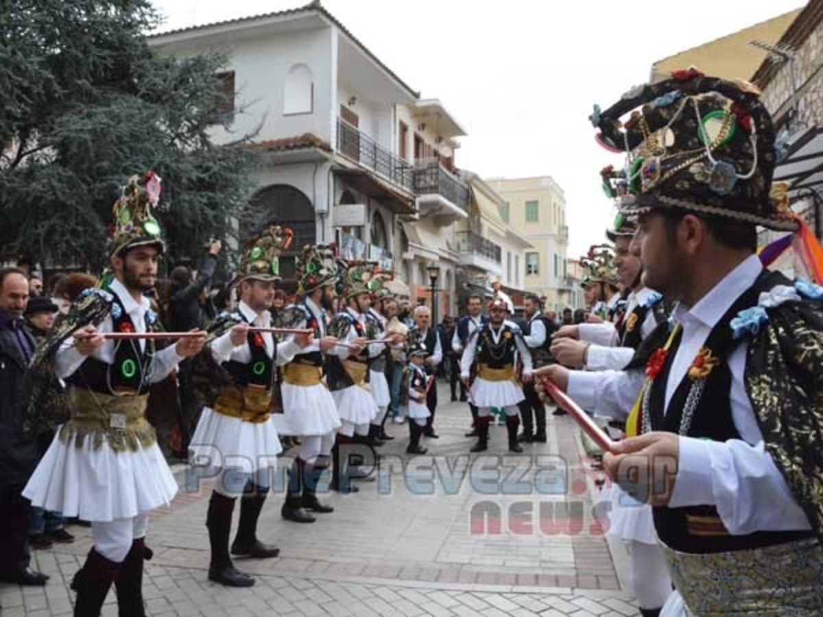 Οι Μωμόγεροι ξεσήκωσαν την Πρέβεζα (ΦΩΤΟ, ΒΙΝΤΕΟ)