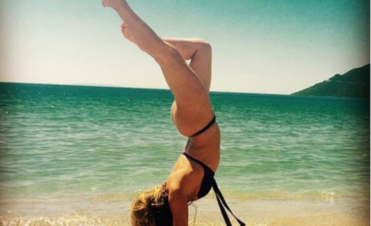 Κόλασε με τους γλουτούς της και τα …ακροβατικά!