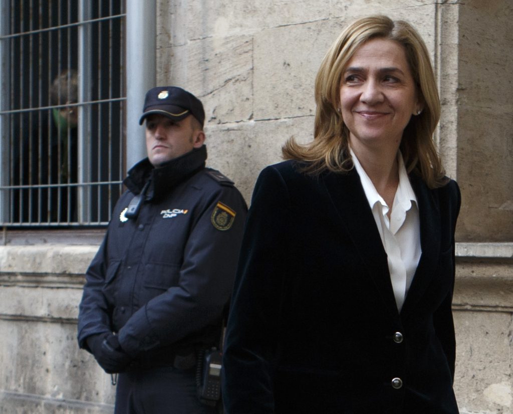 Στα… μαλακά η πριγκίπισσα Κριστίνα για το “ξέπλυμα” χρήματος