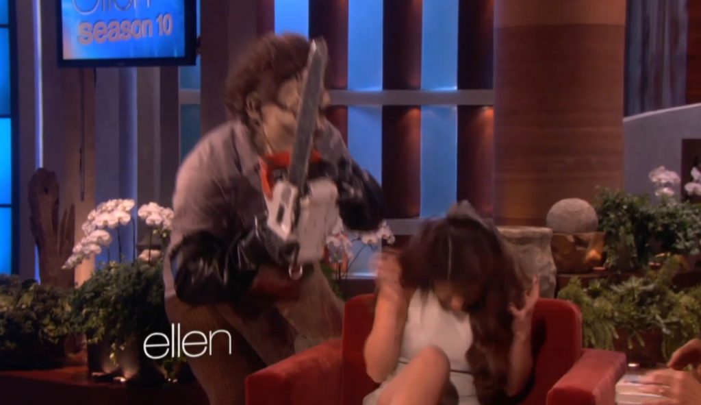 Δύο φορές κατατρόμαξε η Selena Gomez στην εκπομπή της Ellen Degeneres