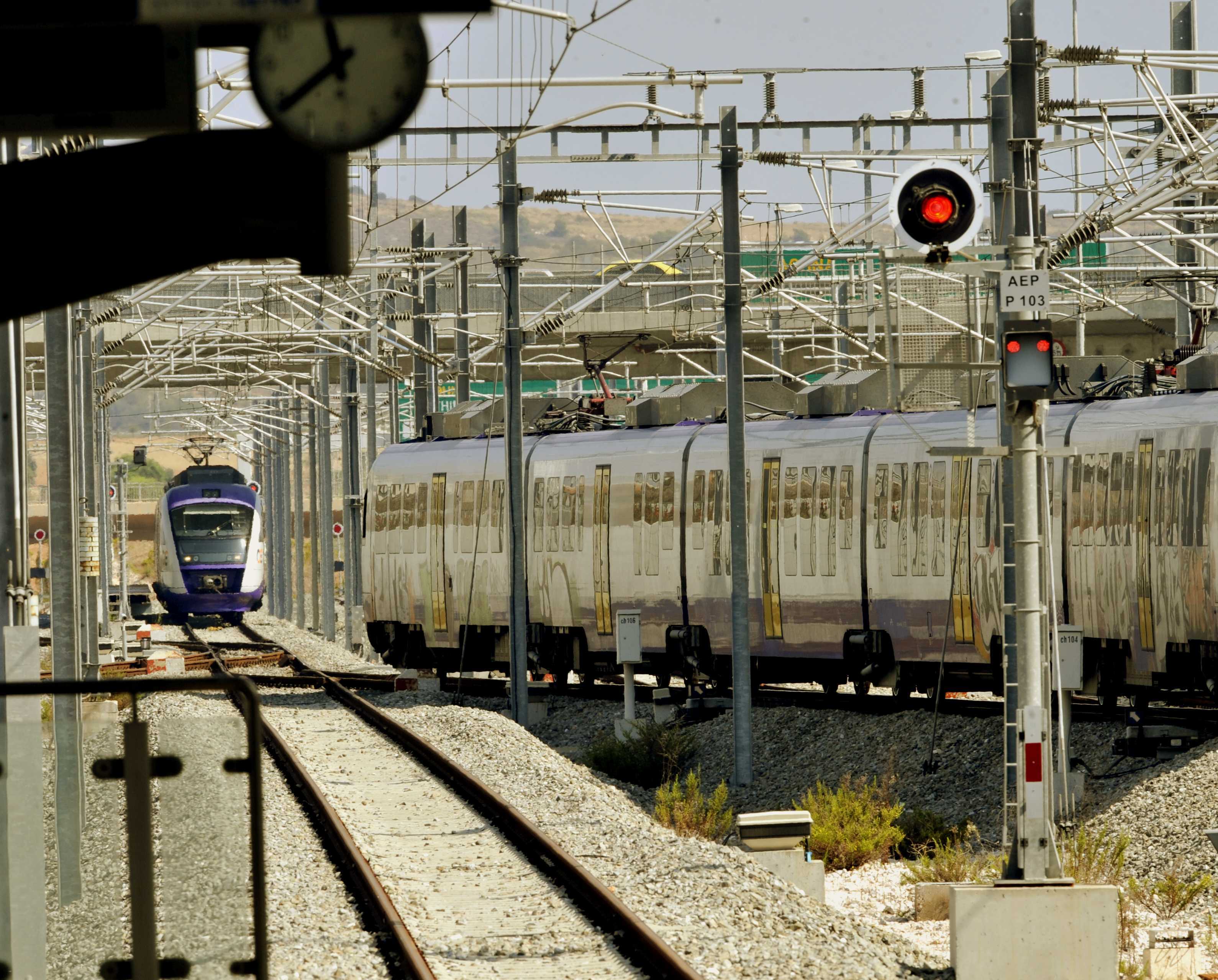 Απειλούν με απεργίες σε τρένα και προαστιακό μέσα στο Πάσχα