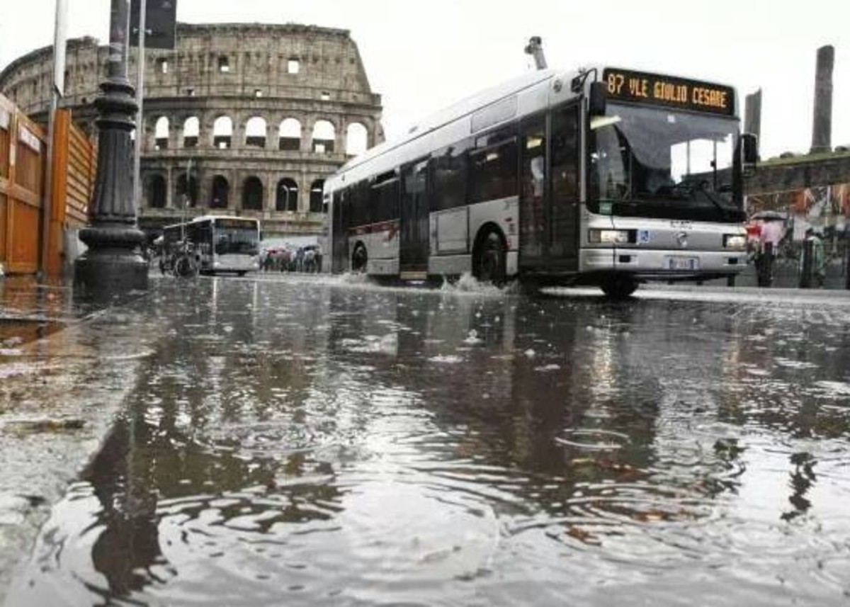 Προβλήματα στις πτήσεις και το Μετρό έφερε η κακοκαιρία στην Ιταλία