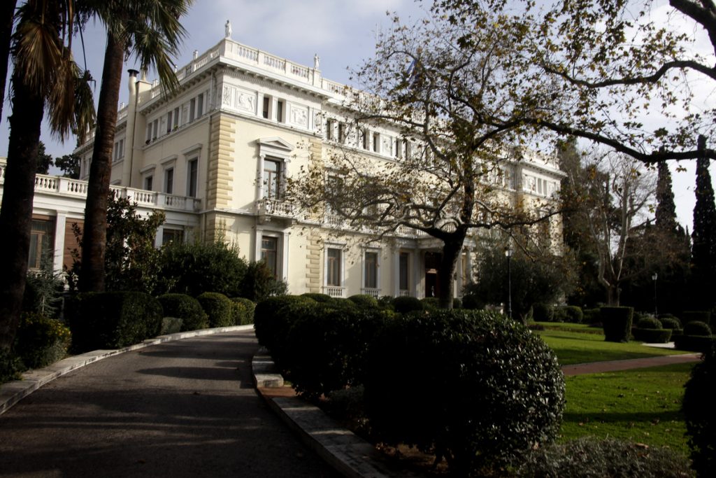 Οι διαπραγματεύσεις φέρνουν αναβολή της υποψηφιότητας για την Προεδρία της Δημοκρατίας