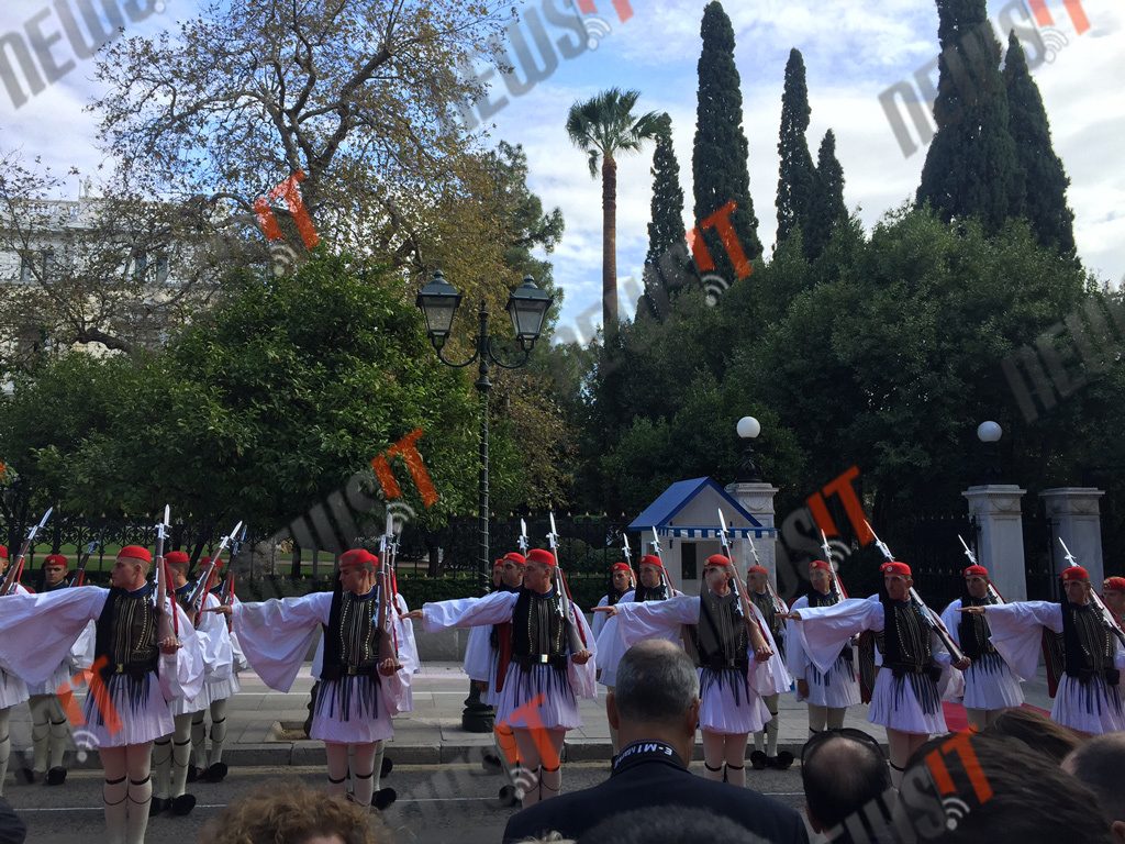 Ομπάμα στην Αθήνα: Η υπέροχη προεδρική Φρουρά [pics, vid]