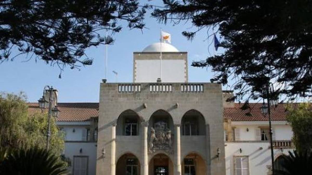 Κύπρος: Στο Προεδρικό εκατοντάδες χιλιάδες αγανακτισμένοι πολίτες