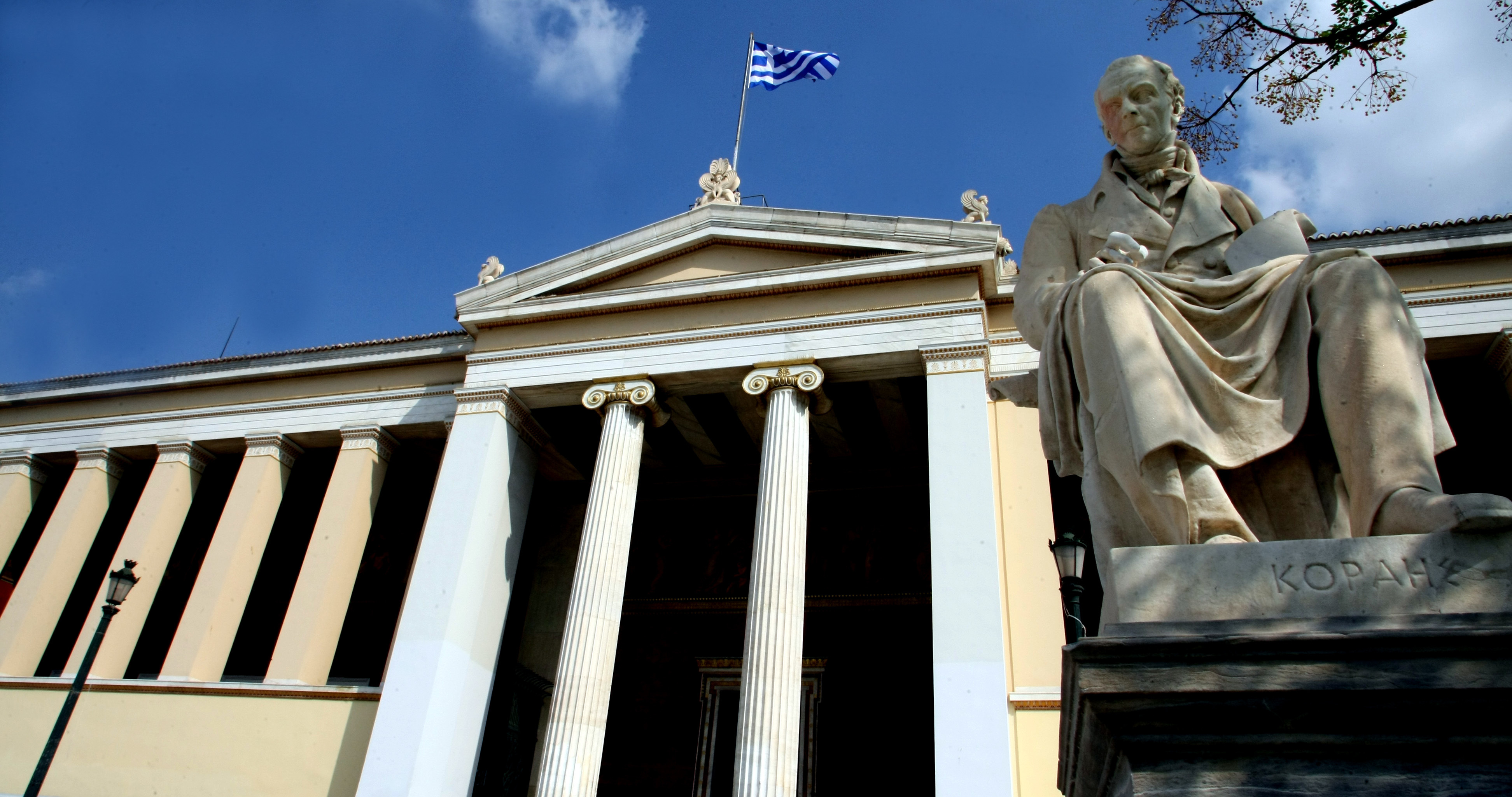 Μικροένταση στα Προπύλαια μετά τους “security” στο Πανεπιστήμιο Αθηνών