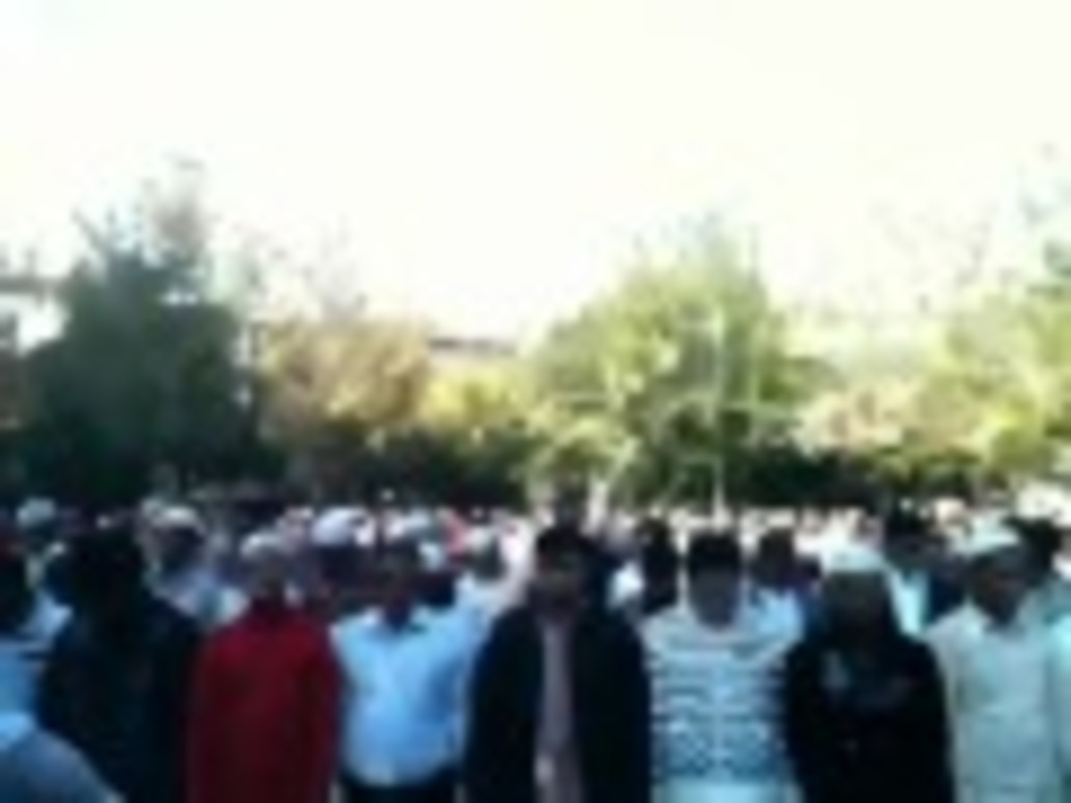 Προσευχή με αποδοκιμασίες και αυγά