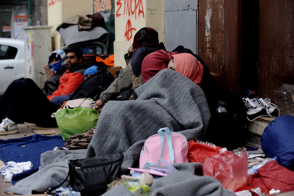 “Πόλεμος” ανακοινώσεων ΝΔ – ΣΥΡΙΖΑ για το προσφυγικό – “Λύστε τα προβλήματα πριν μπει ο χειμώνας”