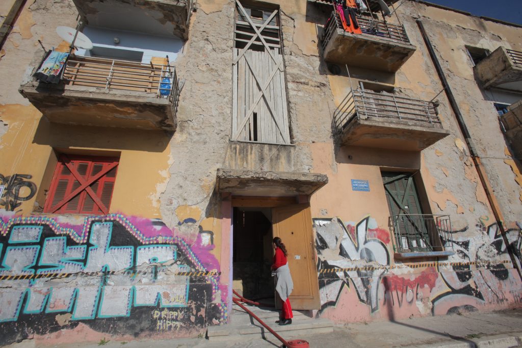 Δήμος Αθηναίων κατά ΤΑΙΠΕΔ για τα προσφυγικά στην Αλεξάνδρας