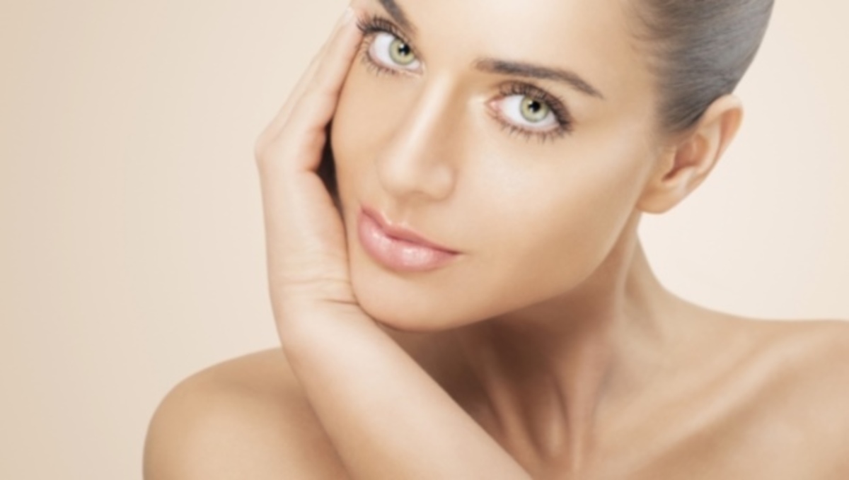 Πώς θα δώσετε ‘λάμψη’ στο πρόσωπό σας μετά τις διακοπές