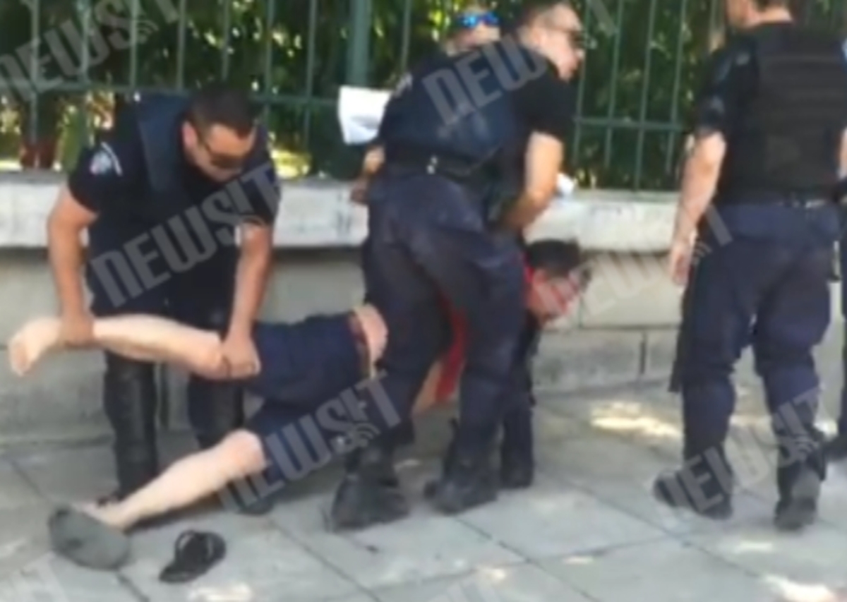 Προσαγωγή στο Μέγαρο Μαξίμου