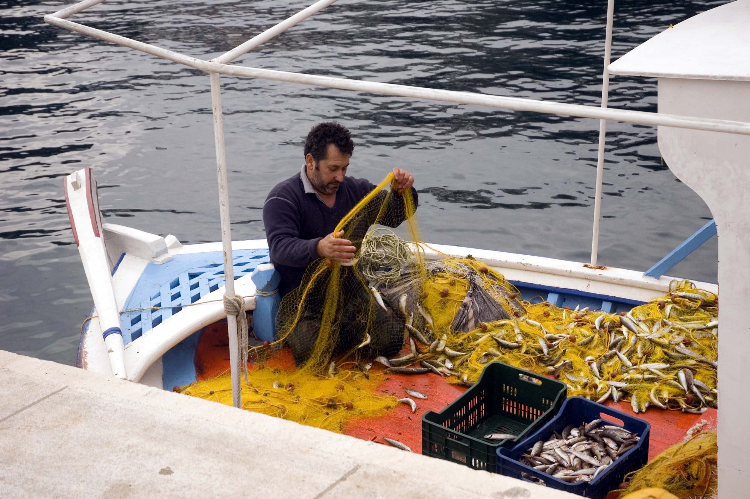 Τους συνέλαβαν γιατί ψάρευαν στην Τριχωνίδα!