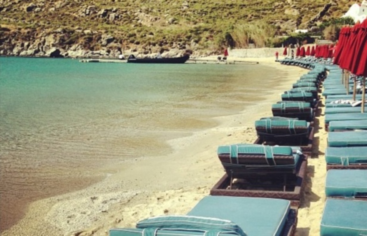 Ποια δημοσιογράφος περιμένει την απόβαση των τουριστών στην Ψαρού;
